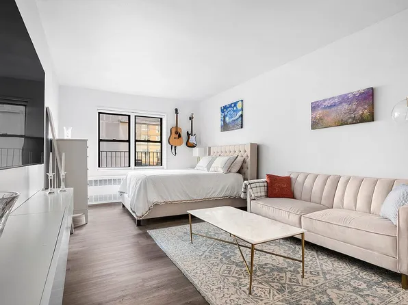 317 W 54th St APT 4D, Manhattan, NY 10019
