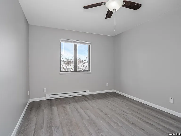 410 Fox Shores Dr — Photo 32
