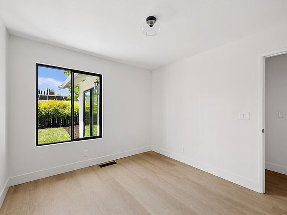 5th image of 1773 Risdon Rd