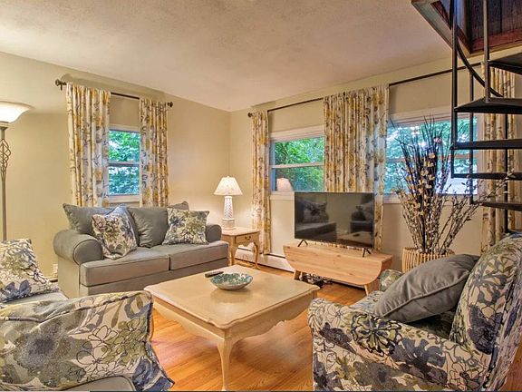 3rd image of 24 Hudson River Ln