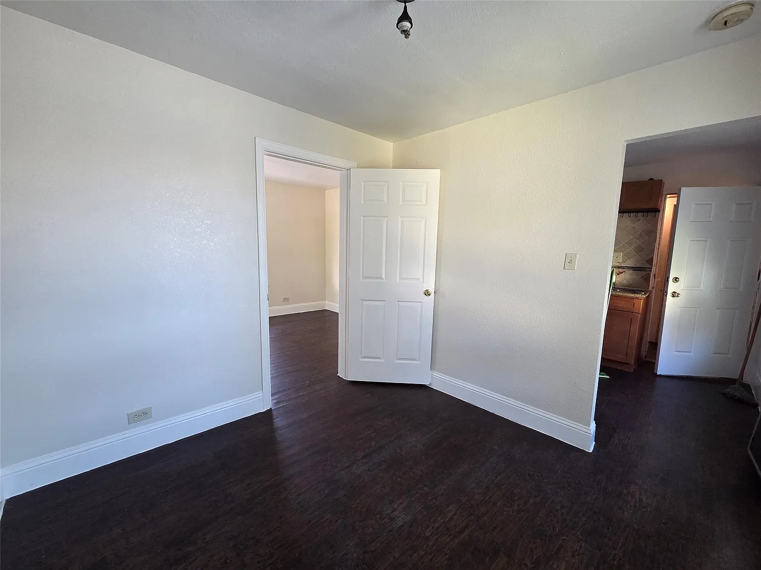 1 bed, 1.0 bath, 600 sqft, $850 — Photo 3