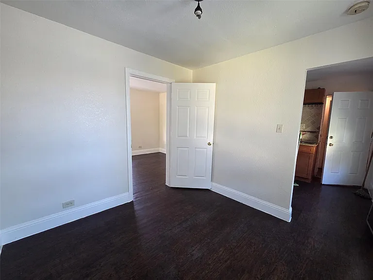 302 71st St #2 — Photo 3