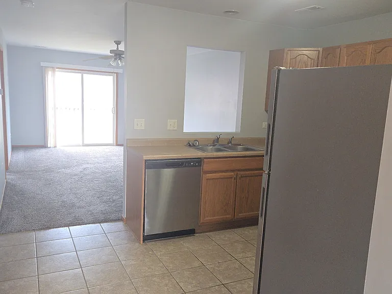 1000 Bratton Ave #7 — Photo 5