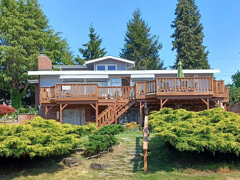This apartment is located in the basement area of this house.
