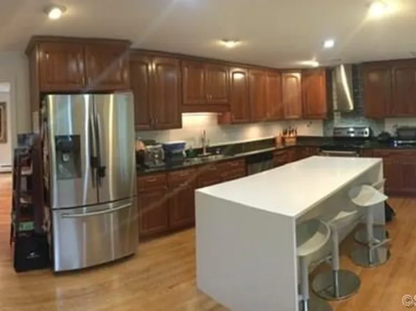 296 Merry Cir, Orange, CT 06477