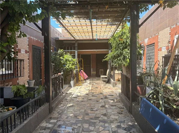 2949 S Harcourt Ave, Los Angeles, CA 90016
