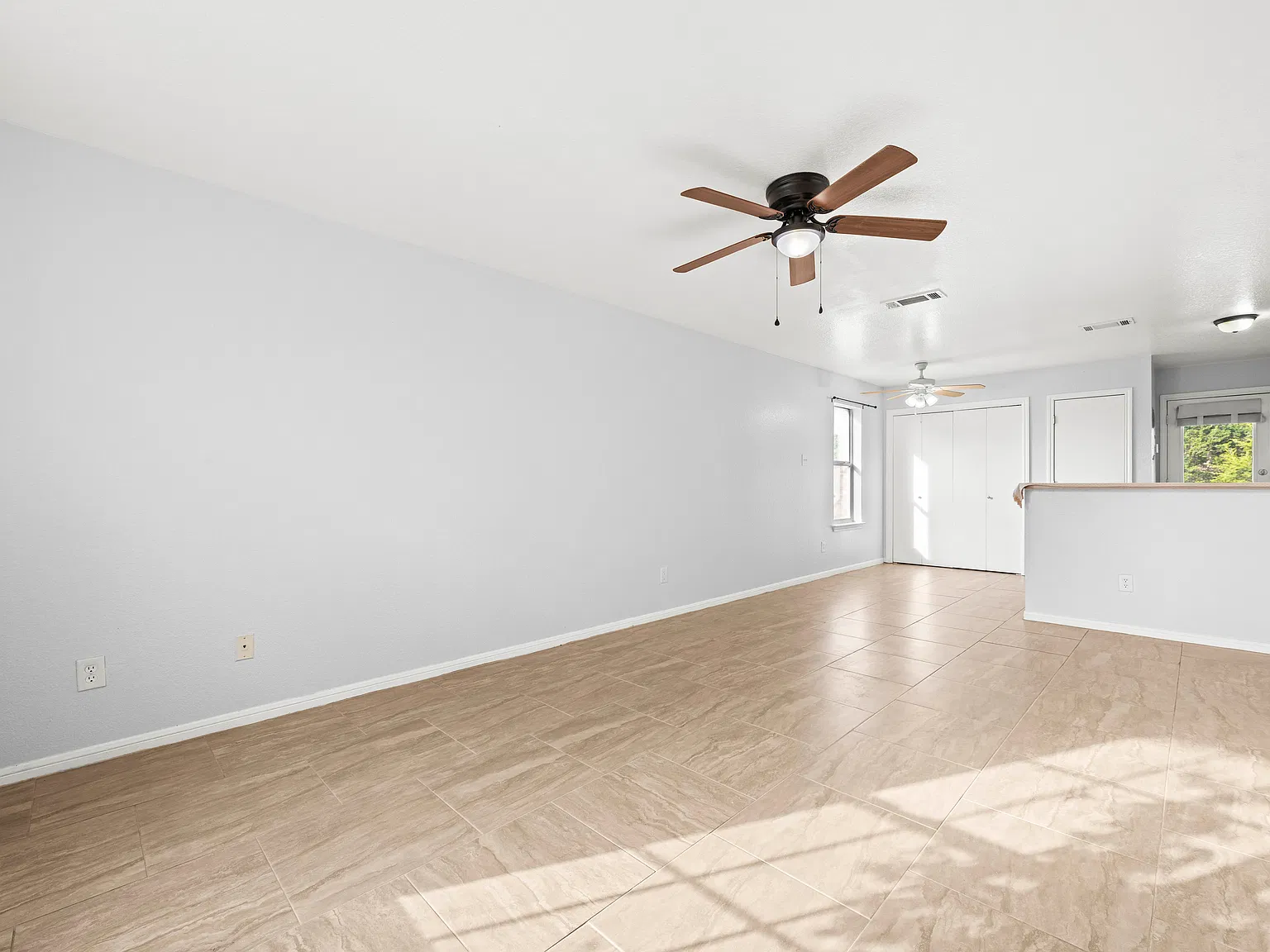 3 bed, 1100 sqft, $995 — Photo 2