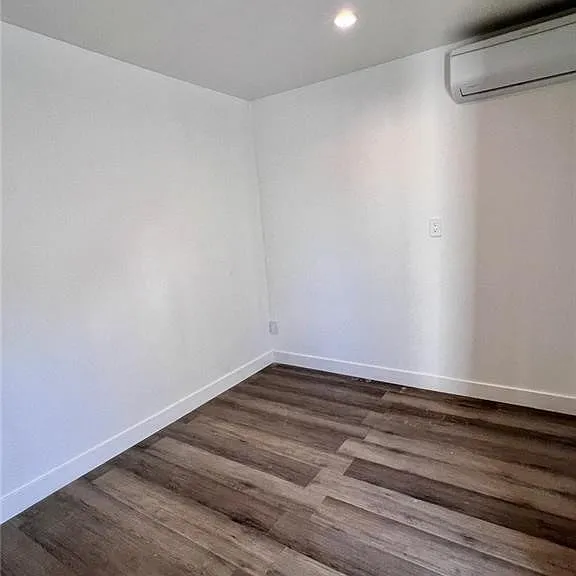 6445 1/2 Tujunga Ave — Photo 10