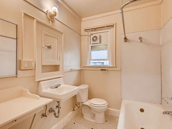 4th image of 555 Winter St NE #104