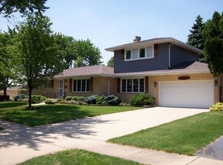 1004 N Fischer Dr, Addison, IL 60101