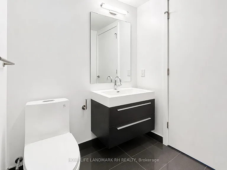 39 Roehampton Ave #2301 — Photo 7