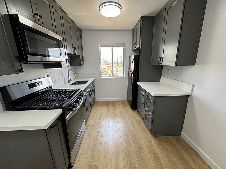 1165 N Normandie Ave — Photo 14