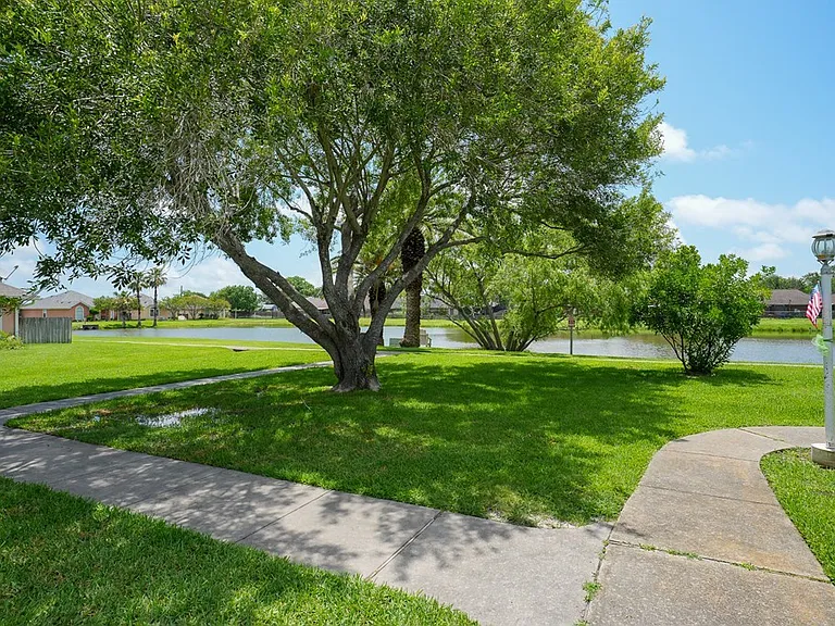 2300 Naples Dr — Photo 14