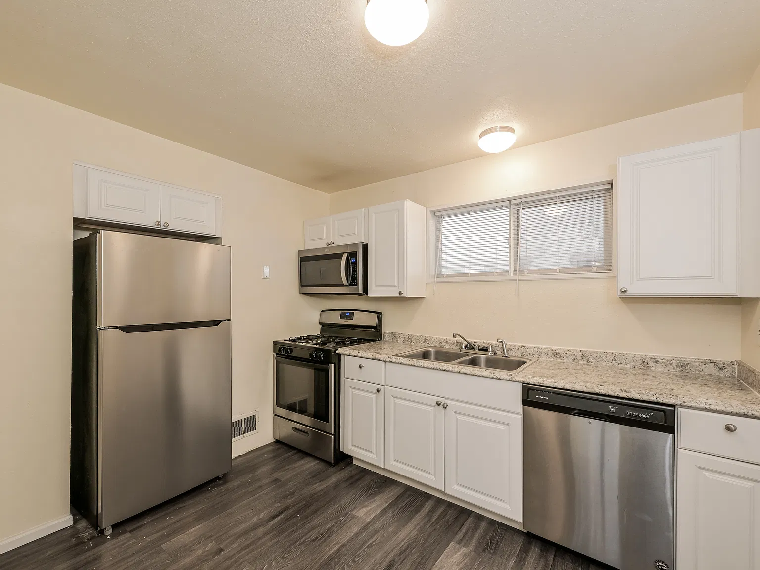 4 bed, 1300 sqft, $2,495 — Photo 2