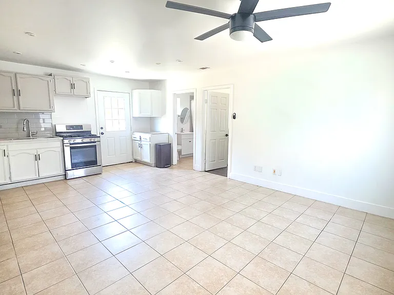 13784 Herrick Ave #B — Photo 5