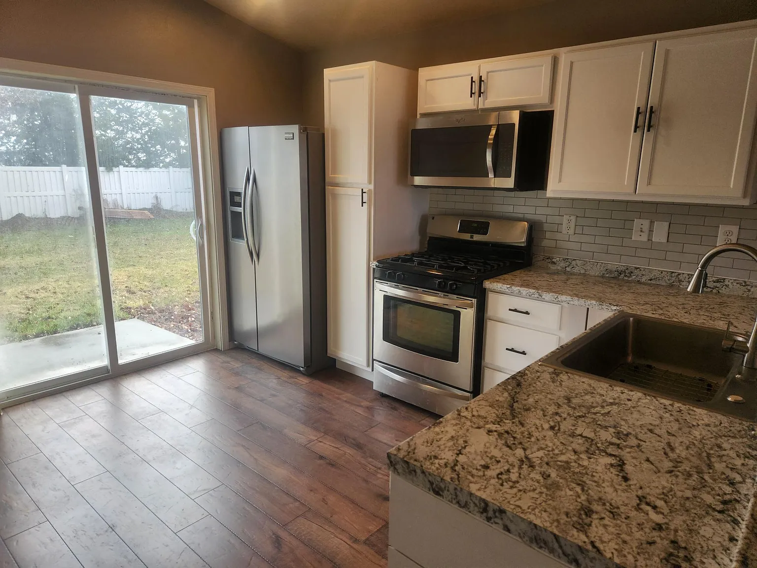 2 bed, 840 sqft, $1,725 — Photo 3