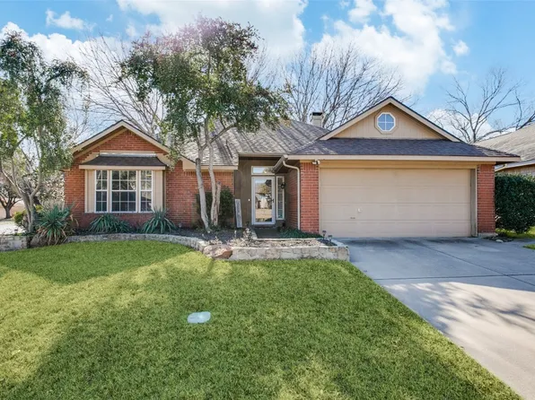 301 Canterbury St, Euless, TX 76039