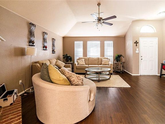5th image of 806 Ponselle Dr