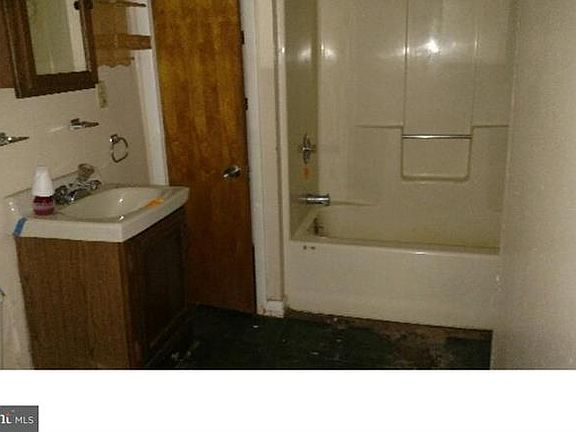 3rd image of 38 Finlaw Ave
