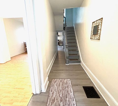 4th image of 225 Carpenter St