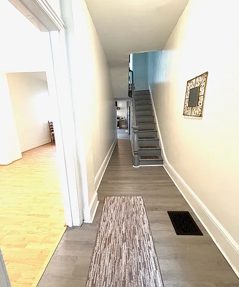 225 Carpenter St — Photo 4