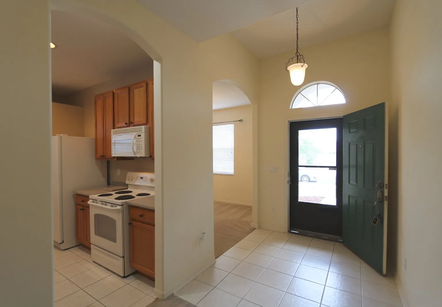 3 bed, 2.0 bath, 1622 sqft, $2,100 — Photo 2