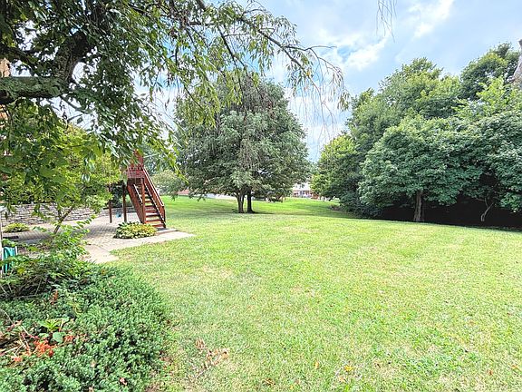 4th image of 10193 Cedarwood Dr
