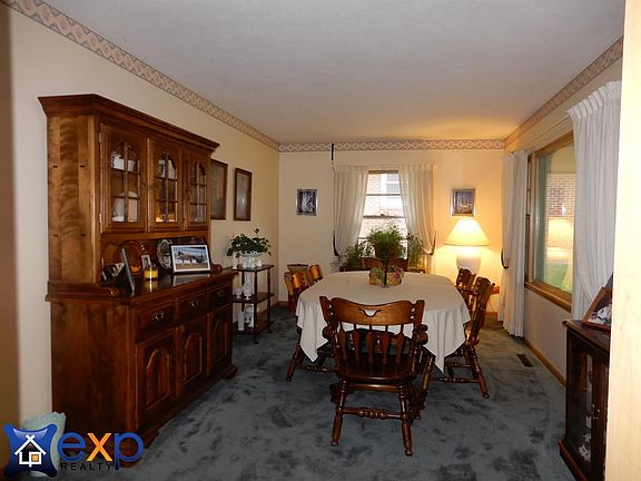 3rd image of 6620 Lexington Ave