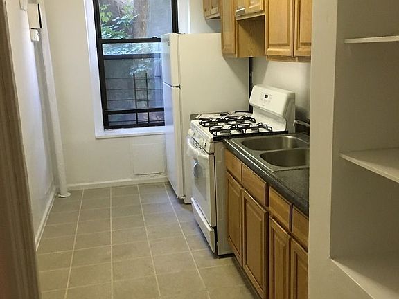 3rd image of 56 Bennett Ave APT 1H