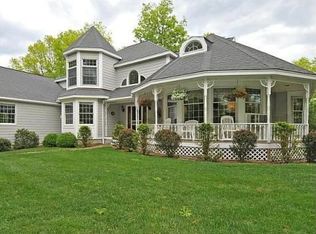 28 Hoyts Wharf Rd, Groton, MA 01450