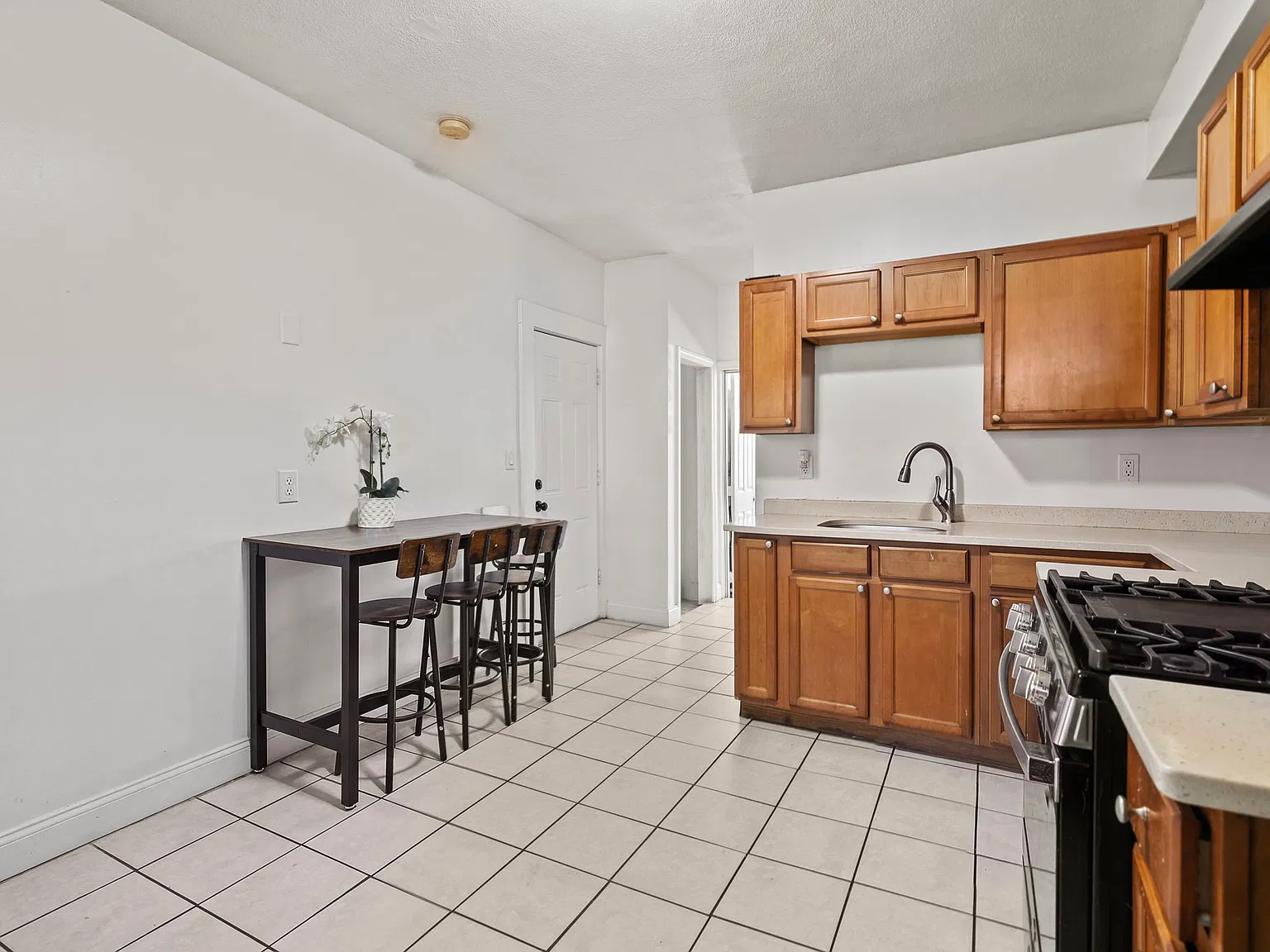 2 bed, $2,600 — Photo 3