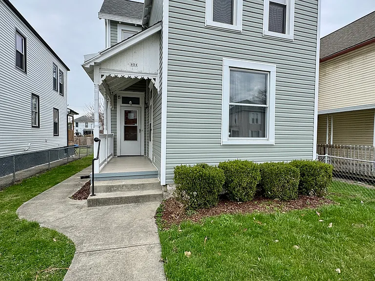 121 Chicago Ave — Photo 2