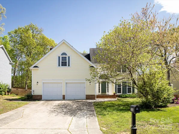2906 Crescent Knoll Dr, Matthews, NC 28105
