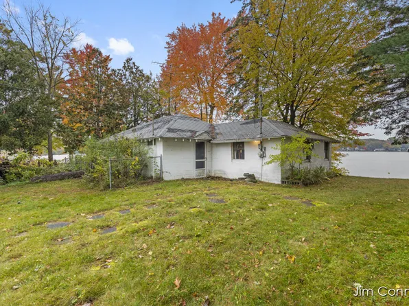 12348 Tamarack Ave, Sand Lake, MI 49343