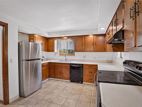 17th image of 121 Kittanning St