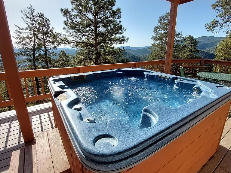 1096 Aspen Dr — Photo 3