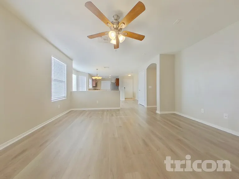 25760 W Valley View Dr — Photo 3