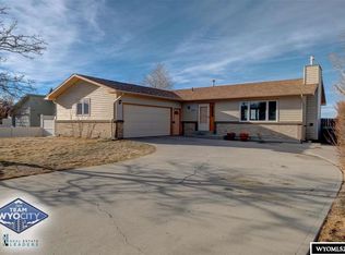 1040 Carriage Ln, Casper, WY 82609