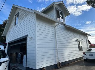 3289 3rd St #A, Hubbard, OR 97032