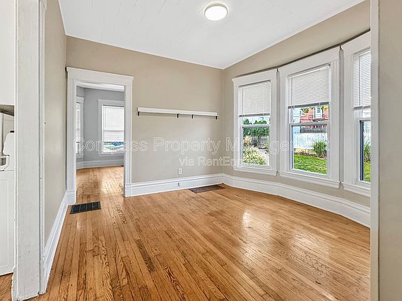 2nd image of 625 Kellogg St SE #1