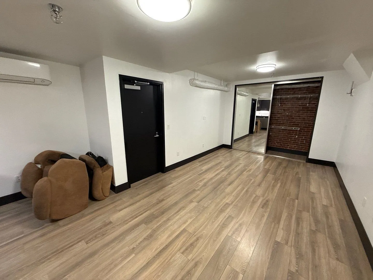 Studio, 1.0 bath, 675 sqft, $1,345 — Photo 2