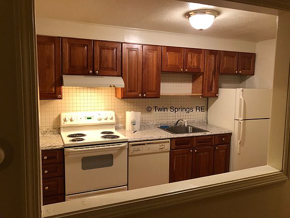 3rd image of 252 Spring St #3