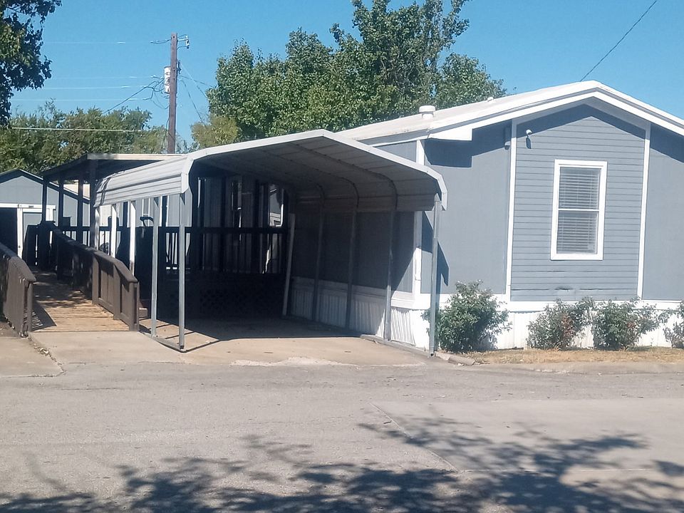 1st image of 824 Lilac Ln