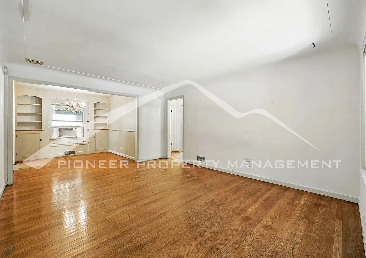 Charming Home with Washer/Dryer and Fenced Yard — Photo 4