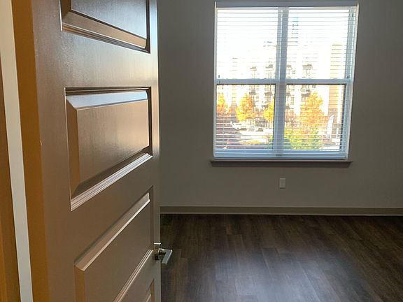 5th image of 45 Hermitage Ave #403