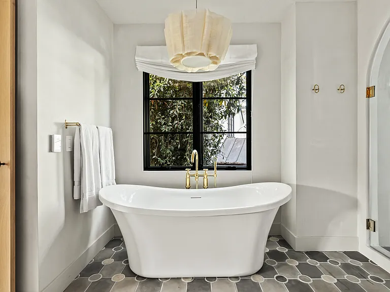 738 San Lorenzo St — Photo 33