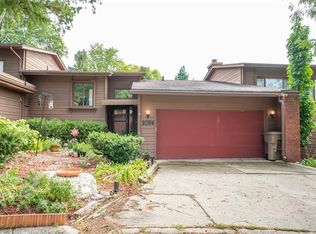 1074 Woodland Park Dr, West Des Moines, IA 50266