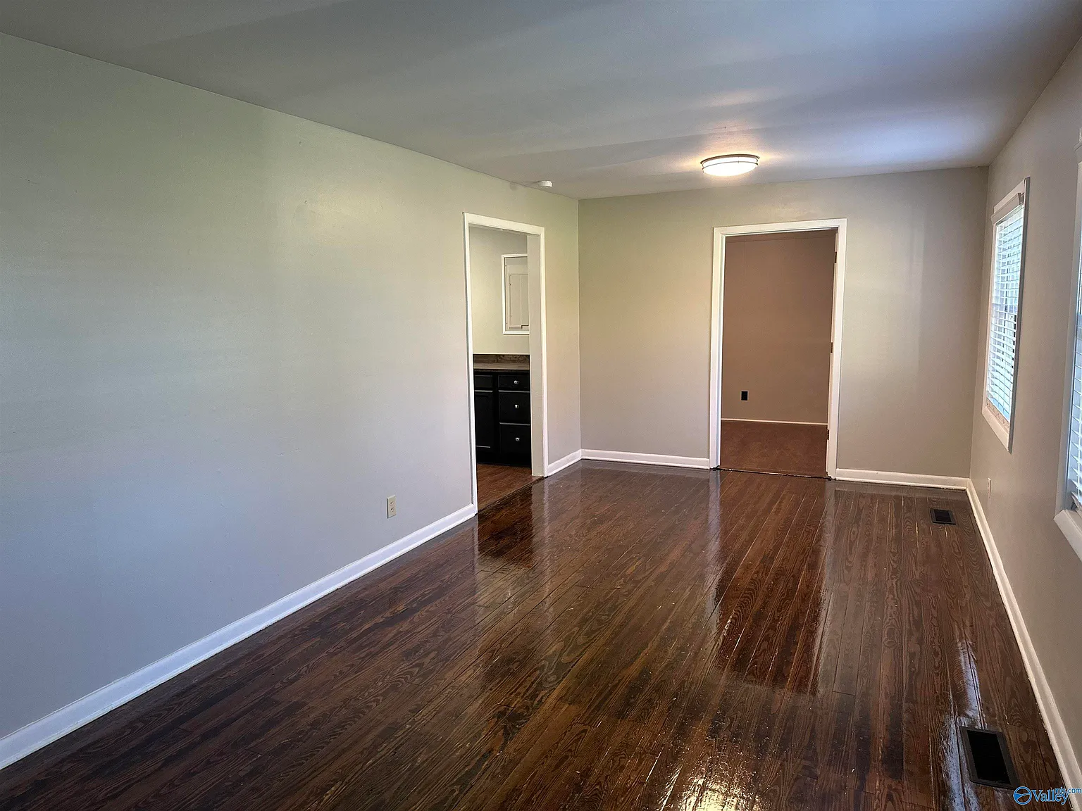 3 bed, 1.0 bath, 1260 sqft, $1,395 — Photo 2