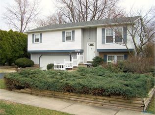 4546 Longfellow Rd, Sylvania, OH 43560