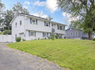 14 Oakwood Ln, Thiells, NY 10984